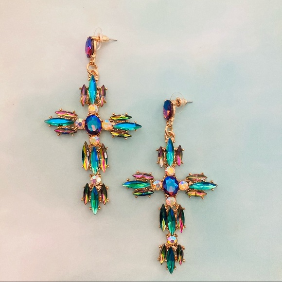 NEW Rhinestone cross earrings. - Picture 11 of 11